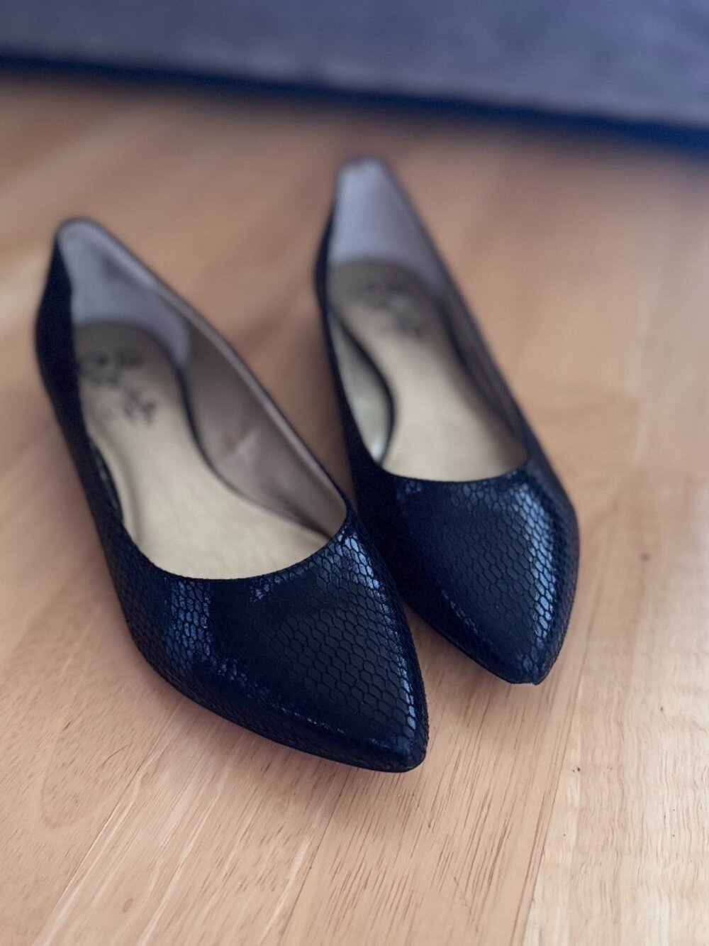 Seychelles black snakeskin pattern low block heels--sz 7.5